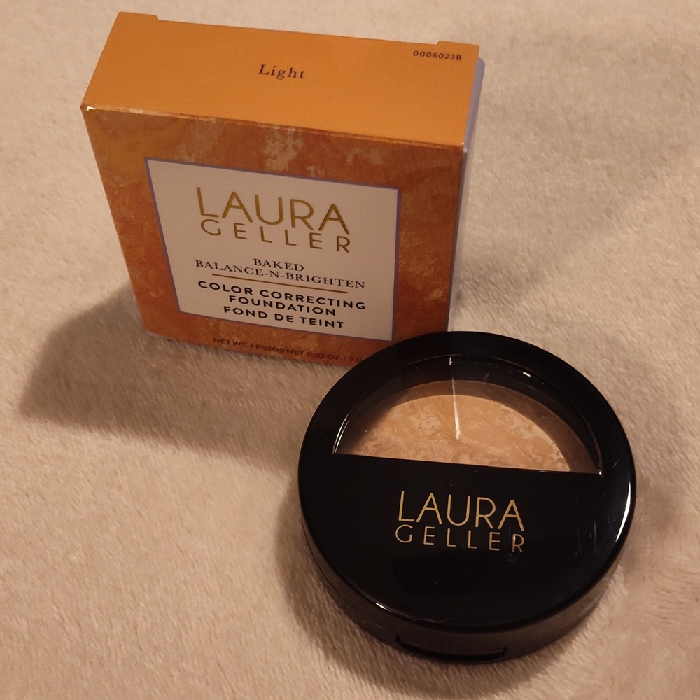 Laura Geller Baked Balance-N-Brighten Foundation - Light